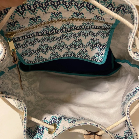 Vineyard Vines Blue and White Patterned Backpack - Picture 4 of 16